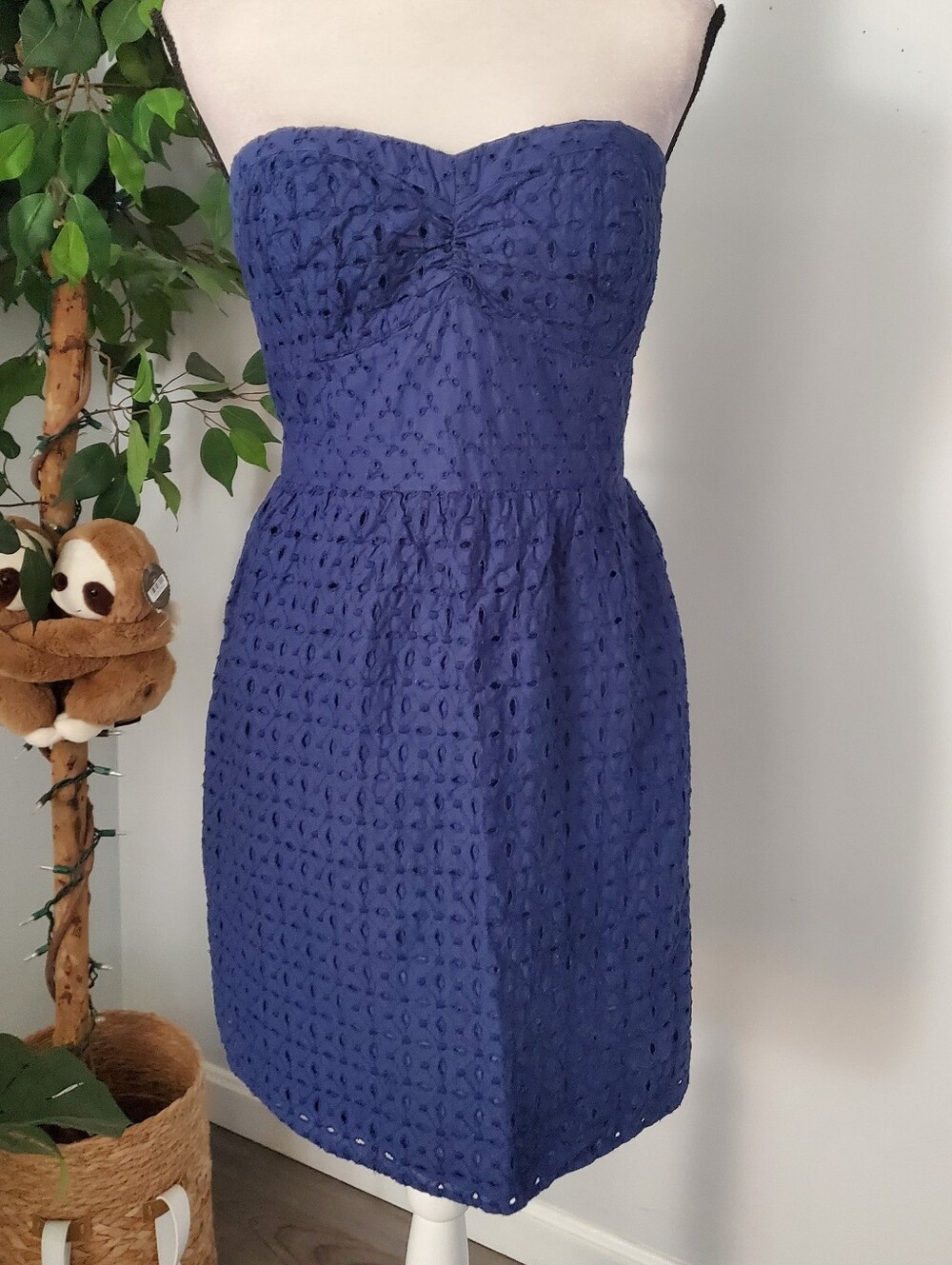AMERICAN EAGLE Strapless Lined Eyelet Dress 10